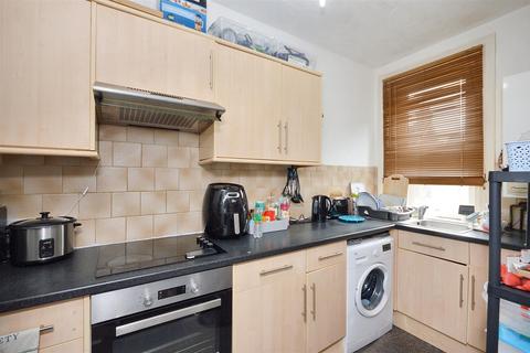 2 bedroom flat for sale, Bedford Grove, Eastbourne