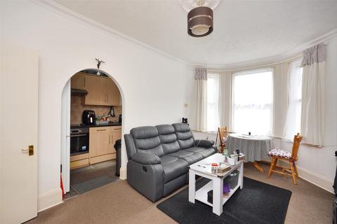 2 bedroom flat for sale, Bedford Grove, Eastbourne