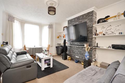 2 bedroom flat for sale, Bedford Grove, Eastbourne