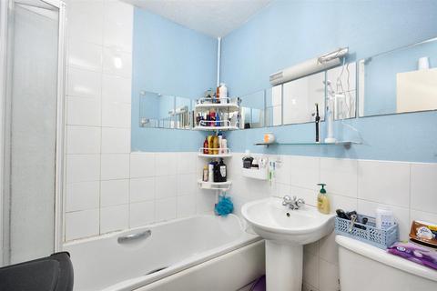 2 bedroom flat for sale, Bedford Grove, Eastbourne