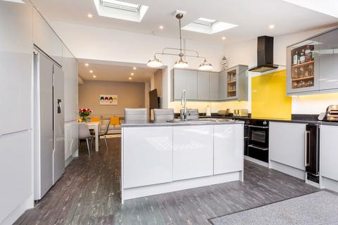 61 Bridgewood Road, Worcester Park, KT4 8XR