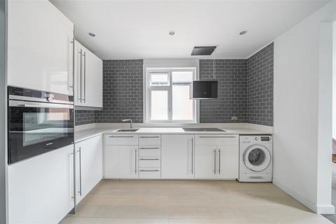 2 bedroom flat for sale, Temple Road, London, NW2