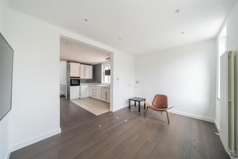 2 bedroom flat for sale, Temple Road, London, NW2