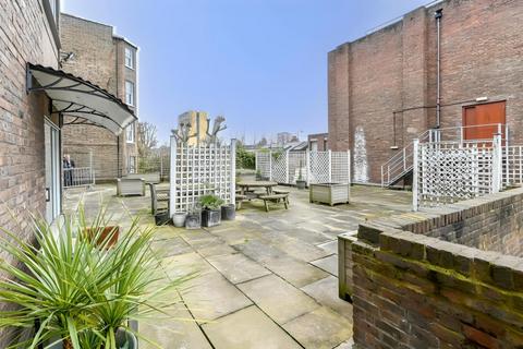 3 bedroom apartment to rent, St. Mary Le Park Court, Parkgate Road, London, SW11