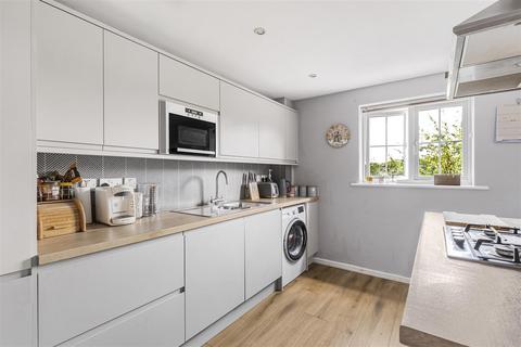 2 bedroom flat for sale, Crabtrees, Saffron Walden CB11