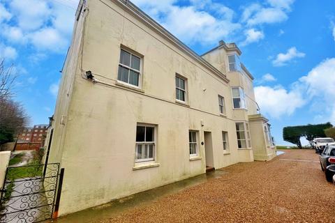 2 bedroom flat to rent, Marine Parade, West Sussex PO21