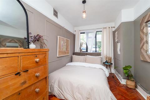 10 Lansdowne Court, Worcester Park, KT4 7ES
