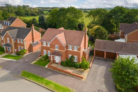 5 bedroom detached house for sale, Cotswolds Way, Buckingham MK18