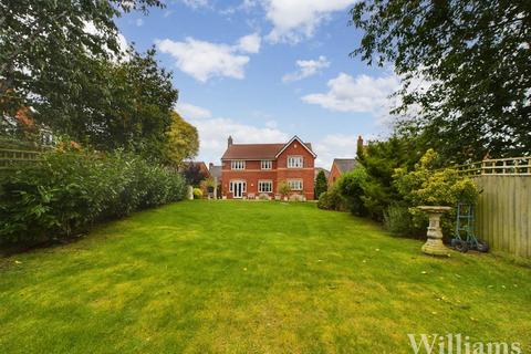 5 bedroom detached house for sale, Cotswolds Way, Buckingham MK18