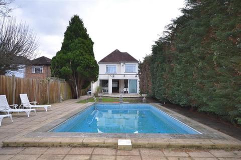 4 bedroom detached house to rent, Penhurst Gardens, Edgware , Middlesex, HA8 9TT