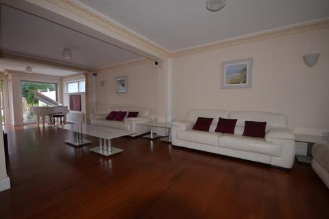 4 bedroom detached house to rent, Penhurst Gardens, Edgware , Middlesex, HA8 9TT