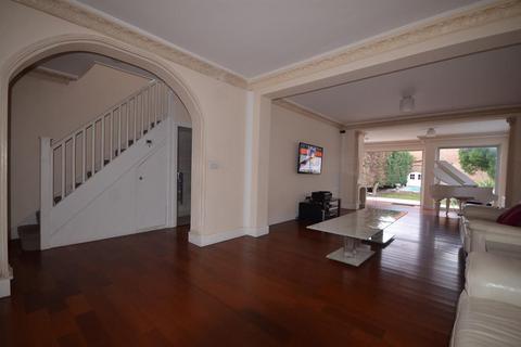 4 bedroom detached house to rent, Penhurst Gardens, Edgware , Middlesex, HA8 9TT