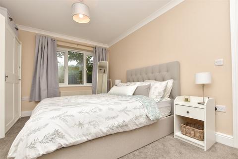 2 bedroom ground floor flat for sale, St. Luke's Road, Whyteleafe, Surrey