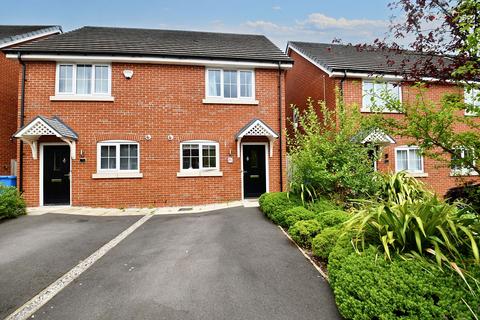 2 bedroom semi-detached house for sale, Kennedy Road, Salford, M5