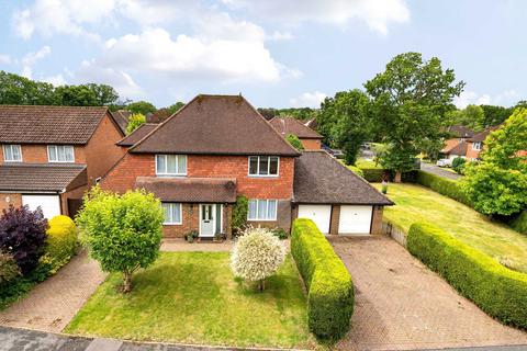 11 Ellery Close, Cranleigh, GU6 8DF