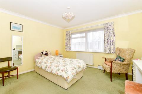 1 bedroom ground floor flat for sale, Sutton Avenue, Peacehaven, East Sussex