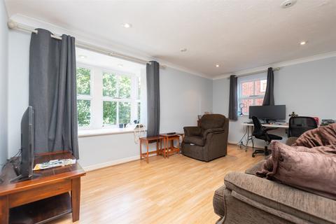 2 bedroom flat for sale, Bow Arrow Lane, Dartford, Kent