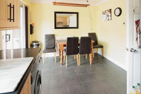 4 bedroom semi-detached house for sale, First Avenue, Leeds LS26