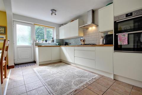 6 Beckside Manor, Roos, Hull, HU12 0EF