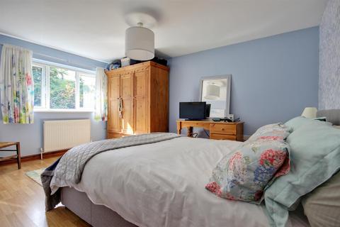 6 Beckside Manor, Roos, Hull, HU12 0EF