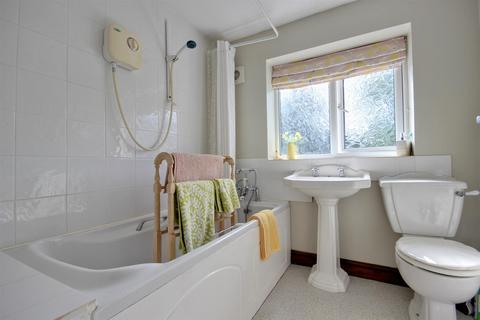 6 Beckside Manor, Roos, Hull, HU12 0EF