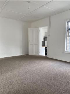 2 bedroom apartment to rent, Dunstable Road, Luton LU1