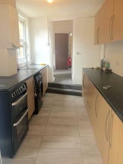 4 bedroom terraced house to rent, Pretoria Road, London N17