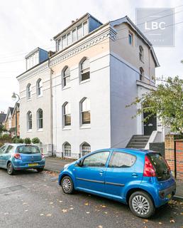 1 bedroom flat to rent, Matham Road, East Molesey KT8