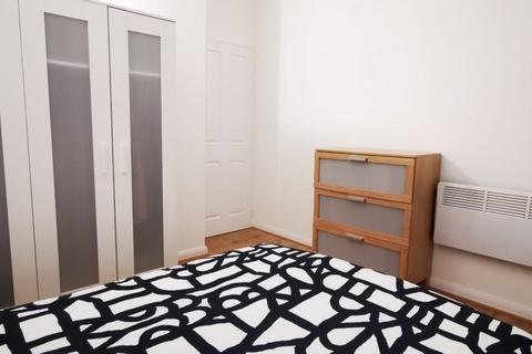 Studio to rent, Fulbourne Street, London E1