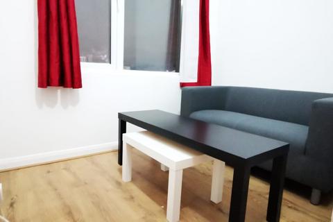 Studio to rent, Fulbourne Street, London E1