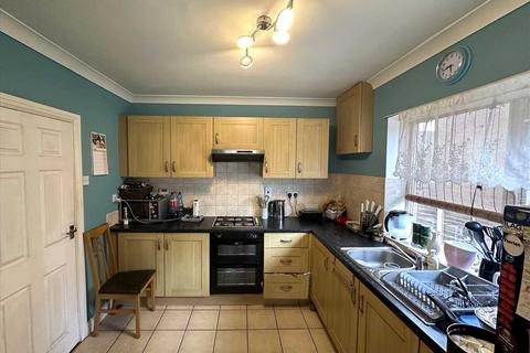 3 bedroom semi-detached house for sale, Neville Road, Scunthorpe DN16