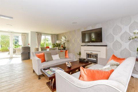 2 bedroom flat for sale, Smallhythe Road, Tenterden, Kent