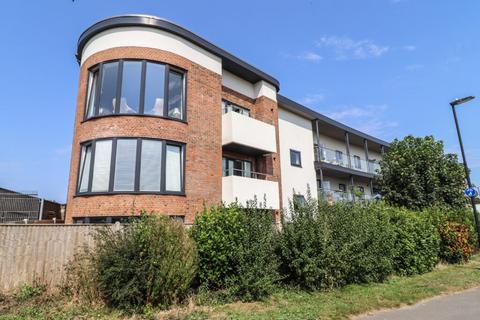 2 bedroom flat for sale, Station Road, Hayling Island