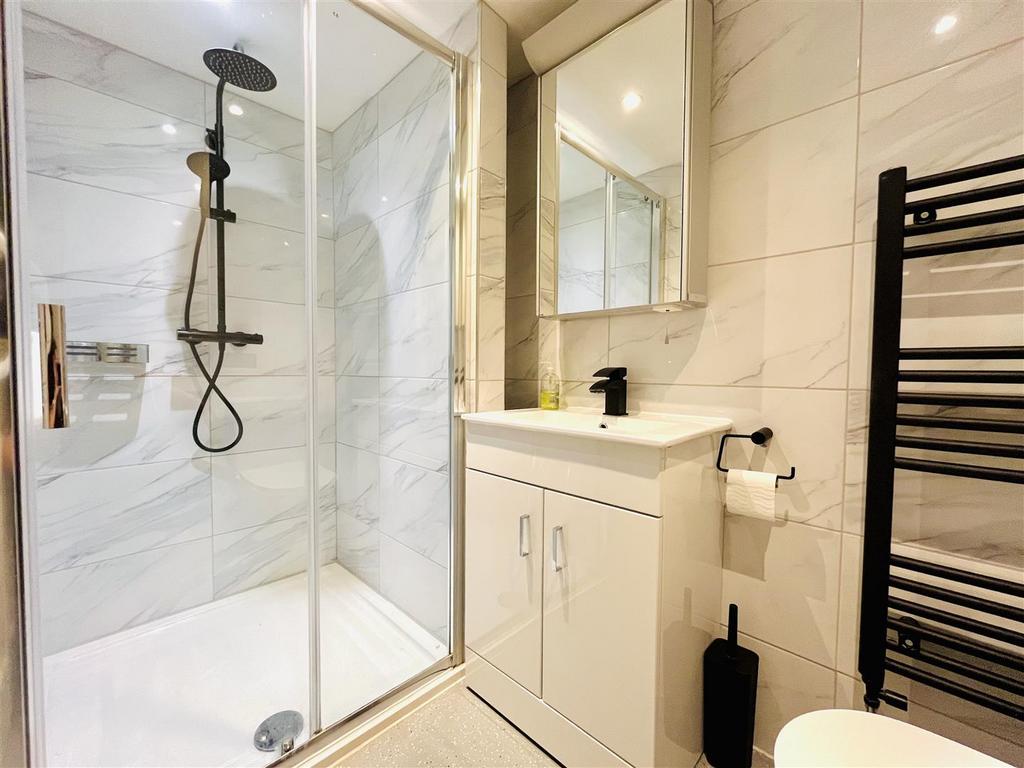 Bed 4 En Suite