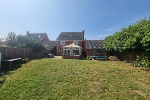 5 bedroom detached house for sale, Paget Crescent, Gorleston