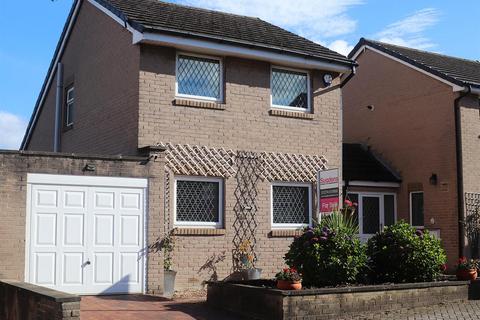 15 Evesham Grove, Bradford, BD10 8TN