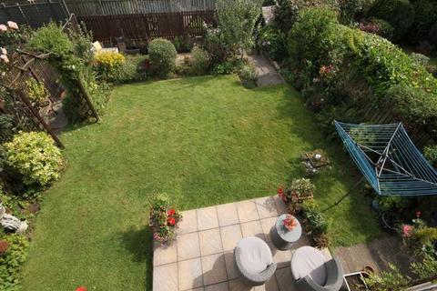 15 Evesham Grove, Bradford, BD10 8TN