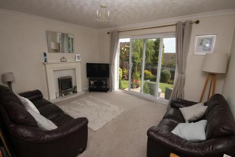15 Evesham Grove, Bradford, BD10 8TN