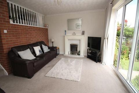 15 Evesham Grove, Bradford, BD10 8TN
