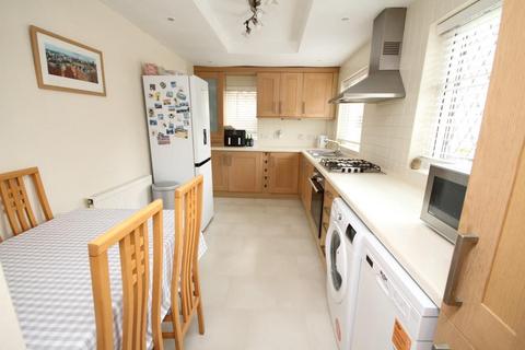 15 Evesham Grove, Bradford, BD10 8TN
