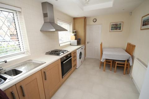 15 Evesham Grove, Bradford, BD10 8TN