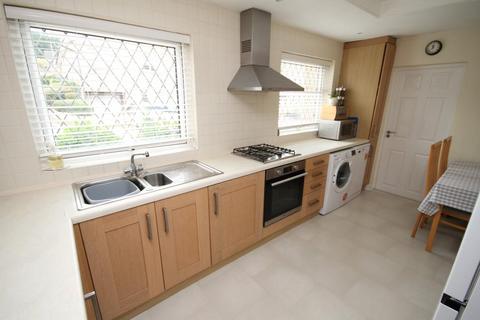 15 Evesham Grove, Bradford, BD10 8TN