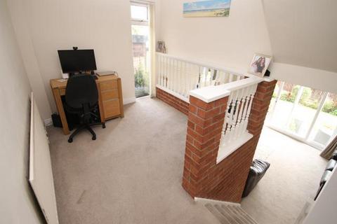 15 Evesham Grove, Bradford, BD10 8TN