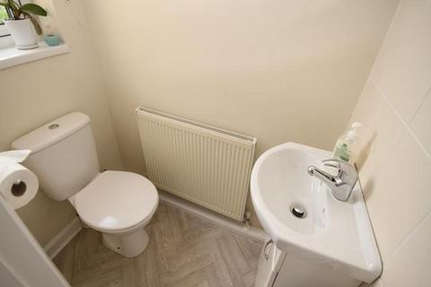 15 Evesham Grove, Bradford, BD10 8TN