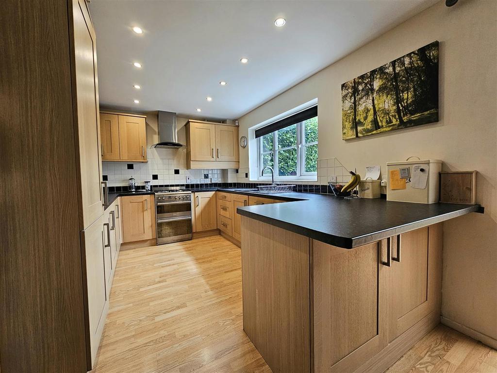 Kitchen / Breakfast Area