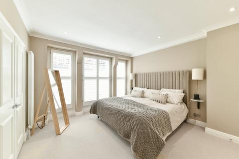 3 bedroom end of terrace house for sale, Harrington Gardens, London