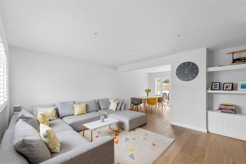 17 Downs Way, Oxted, RH8 0NZ