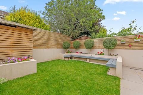 17 Downs Way, Oxted, RH8 0NZ