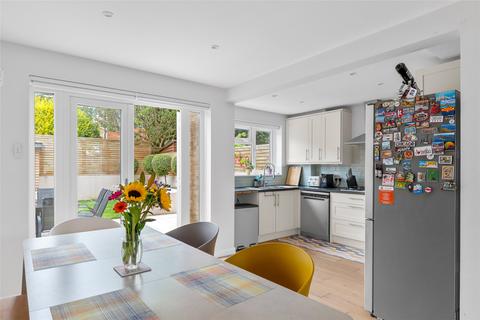 17 Downs Way, Oxted, RH8 0NZ