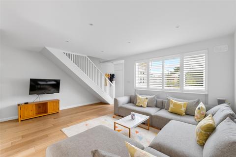 17 Downs Way, Oxted, RH8 0NZ